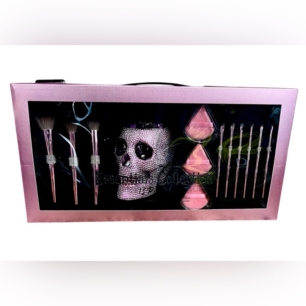 Essentials Collection 13 Piece Makeup Brush & Skull Brush Holder Set NWOT